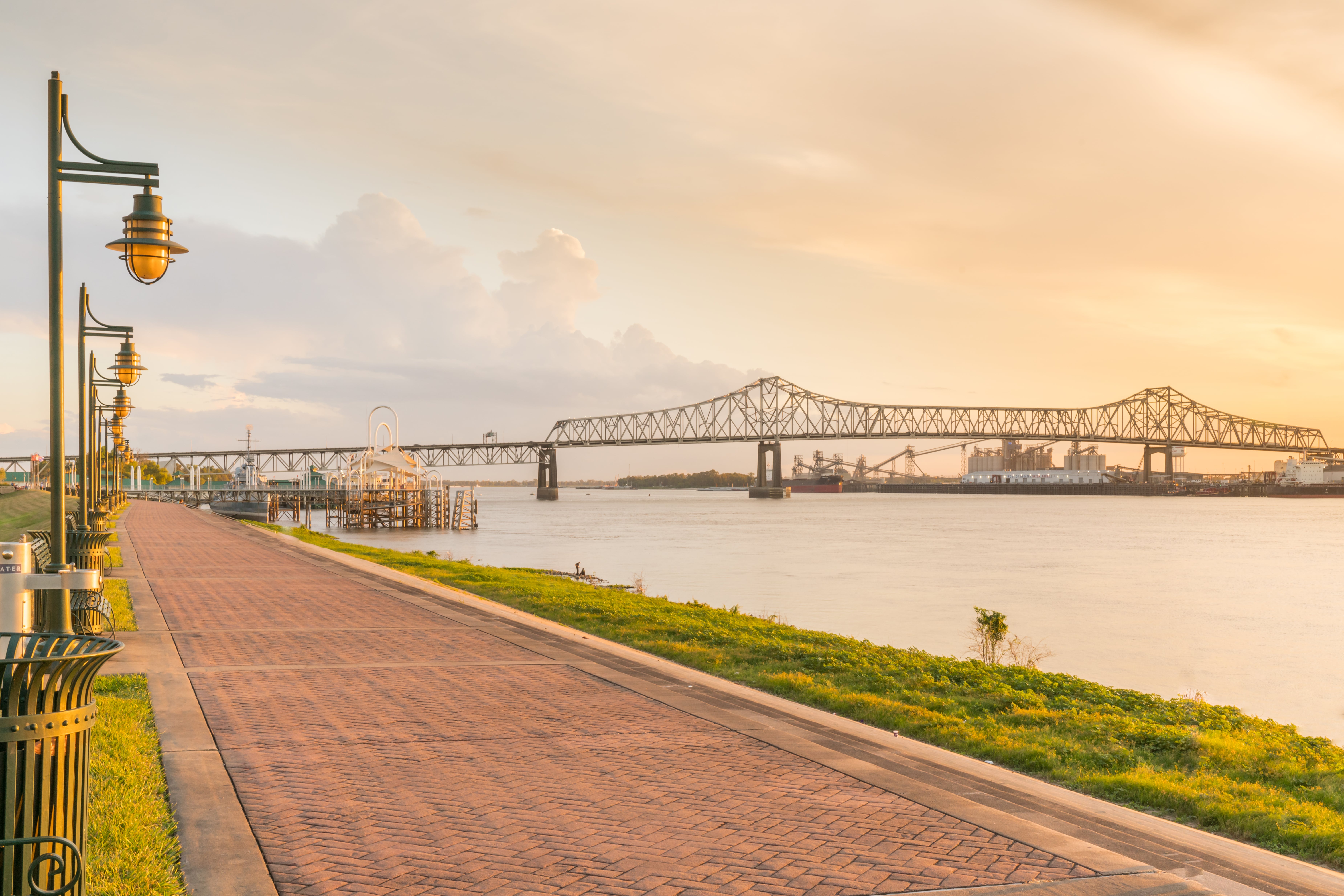 Stock-BatonRouge-Levee